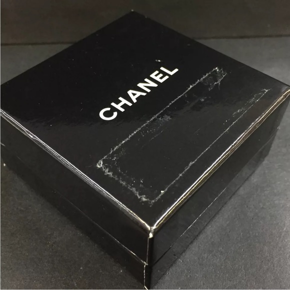 CHANEL CC Logo Gold Tone Earrings - Picture 8 of 8